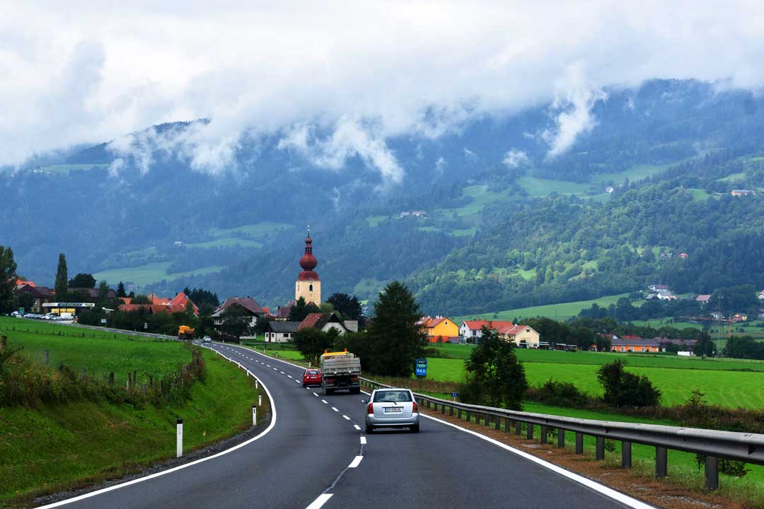 traveling ke austria naik mobil lur